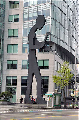 Sculpture in Seoul